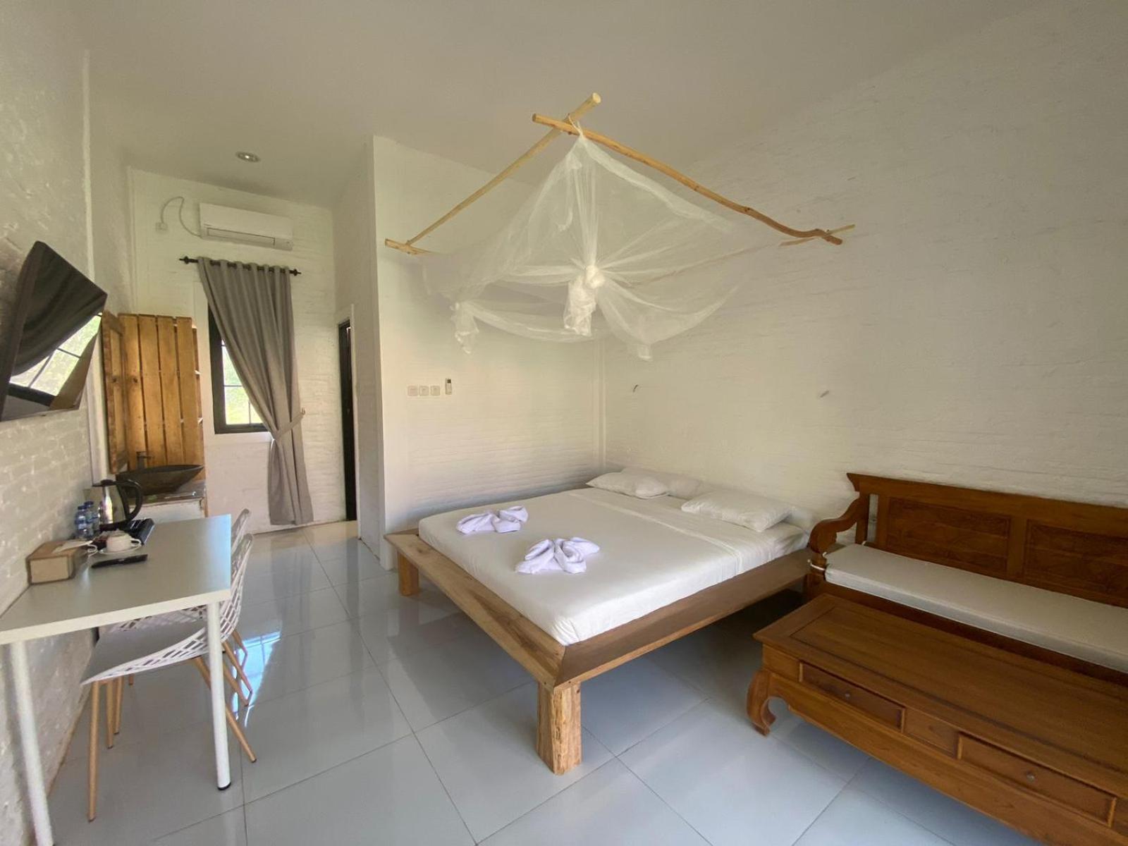 Pasir Putih Resort & Resto Maluk Exteriör bild