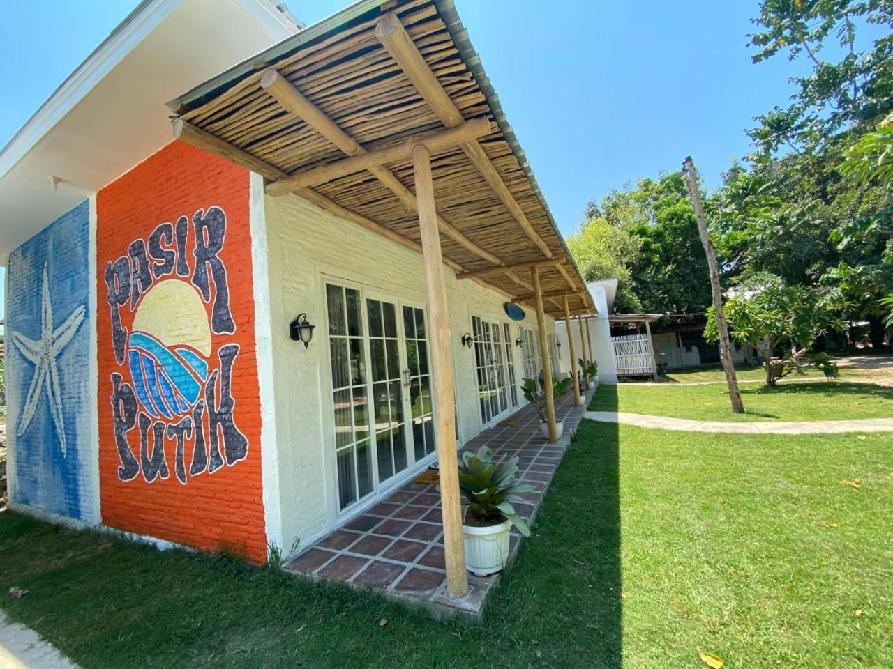 Pasir Putih Resort & Resto Maluk Exteriör bild
