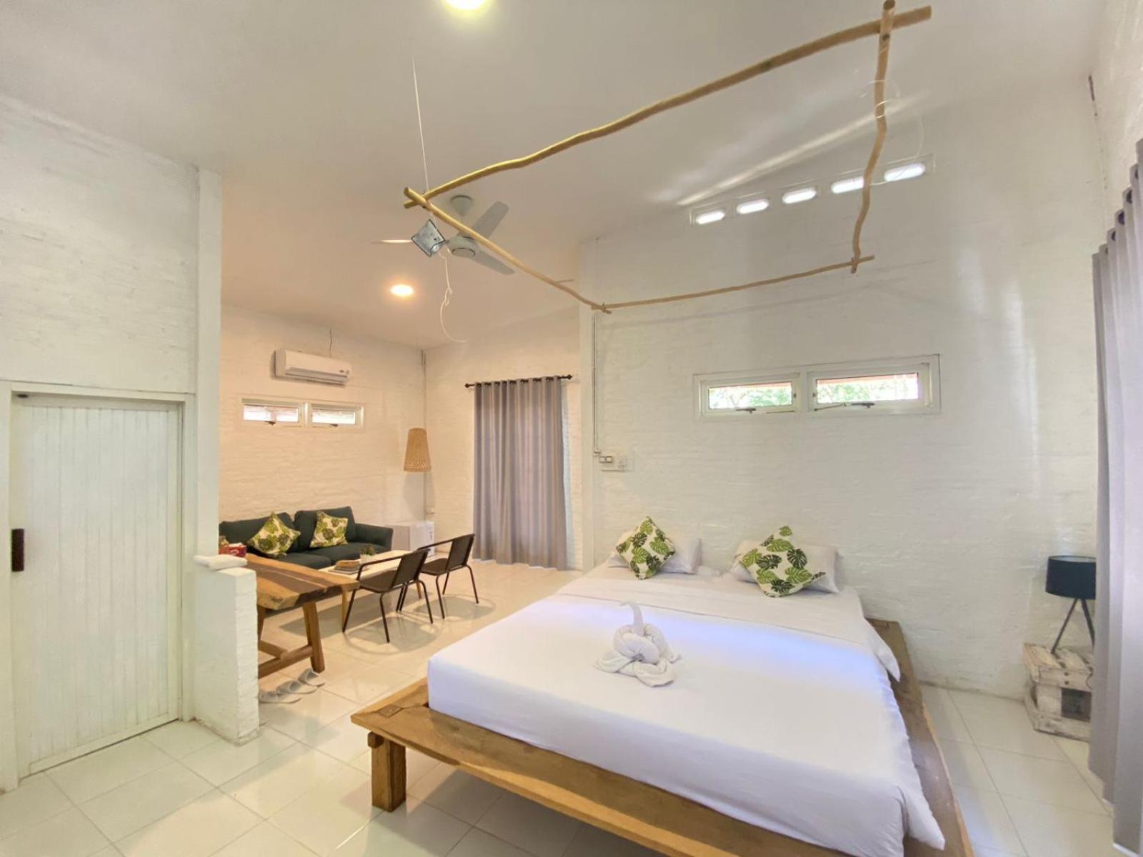 Pasir Putih Resort & Resto Maluk Exteriör bild