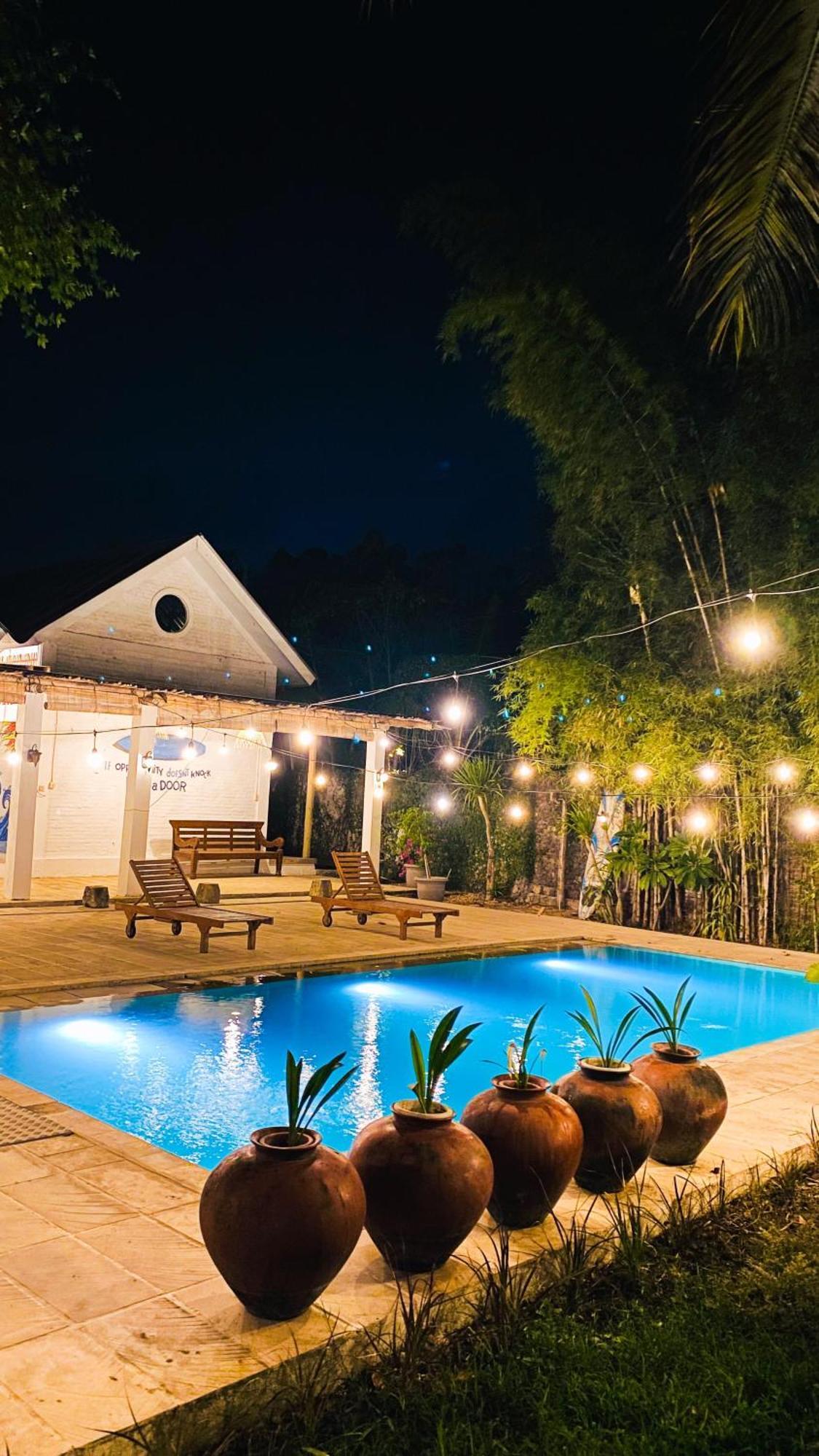 Pasir Putih Resort & Resto Maluk Exteriör bild