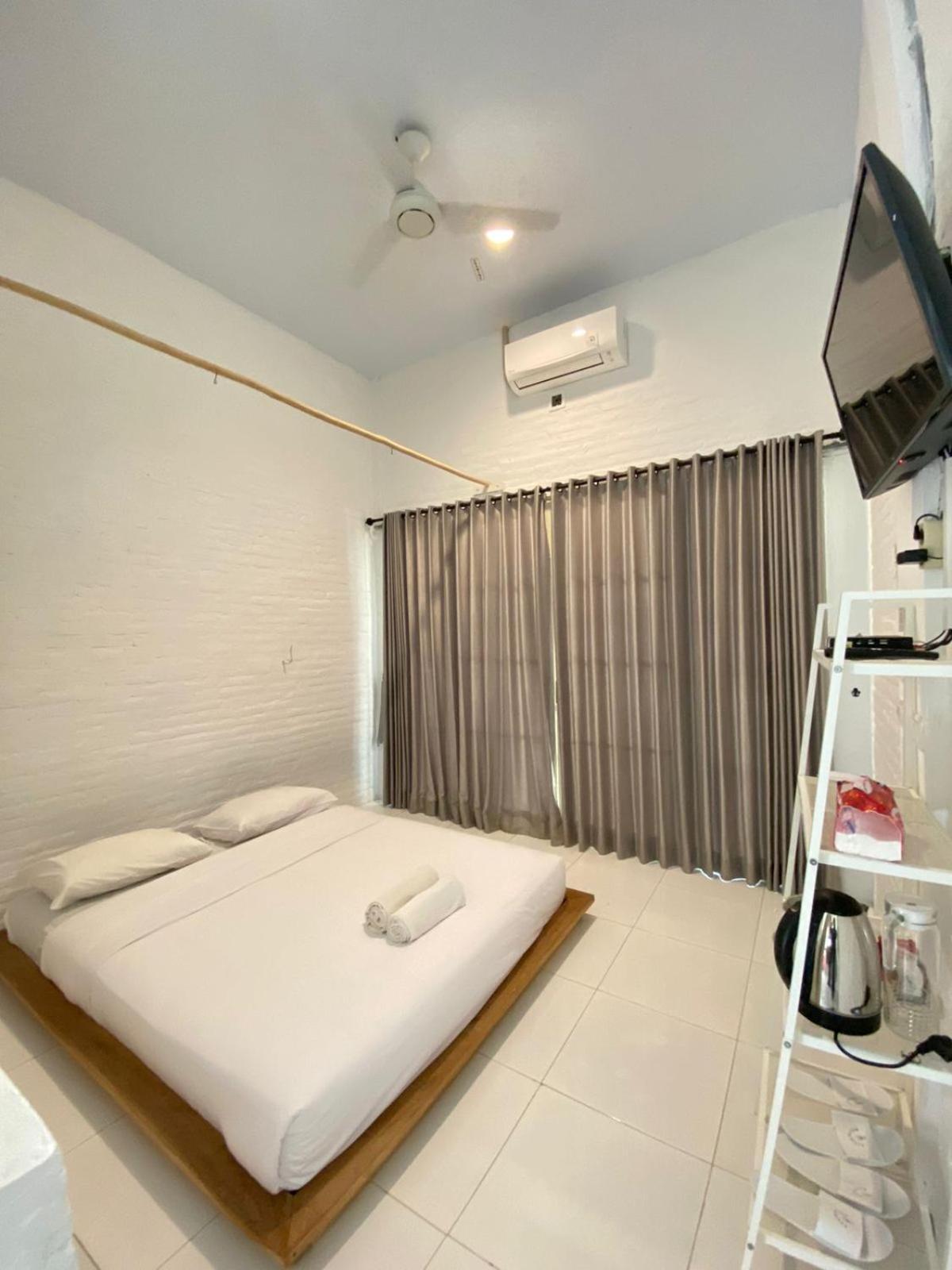 Pasir Putih Resort & Resto Maluk Exteriör bild