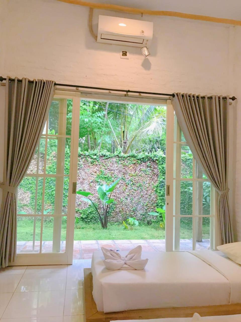 Pasir Putih Resort & Resto Maluk Exteriör bild
